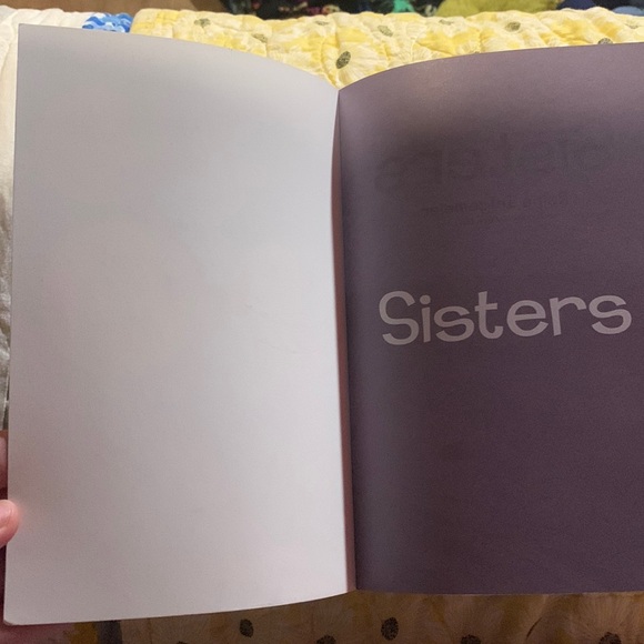 “Sisters” by Raina Telgemeier - Picture 2 of 5